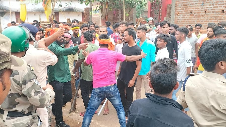Viswa Hindu Parishad and Bajrang Dal activists staged a demonstration at Dudhani Chowk in Dumka town. Credit: IANS Photo