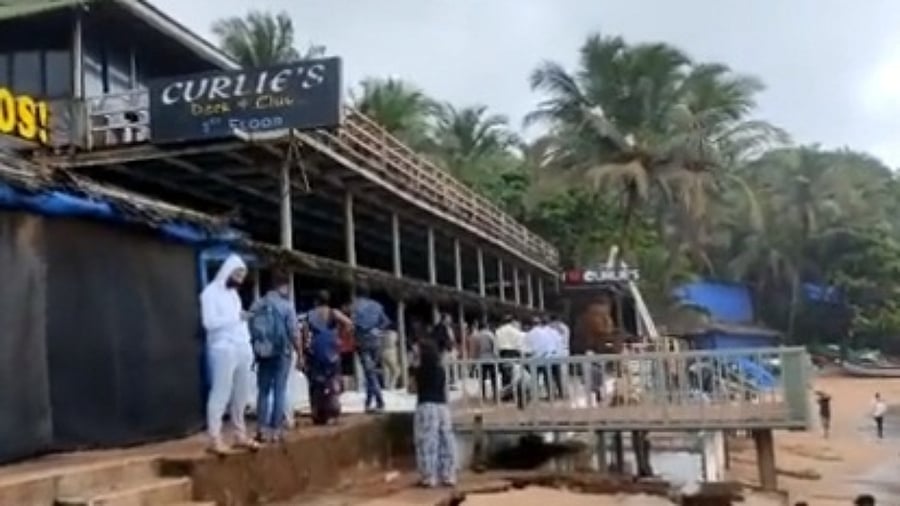 Huge police force has been deployed at the demolition site. Credit: IANS Photo