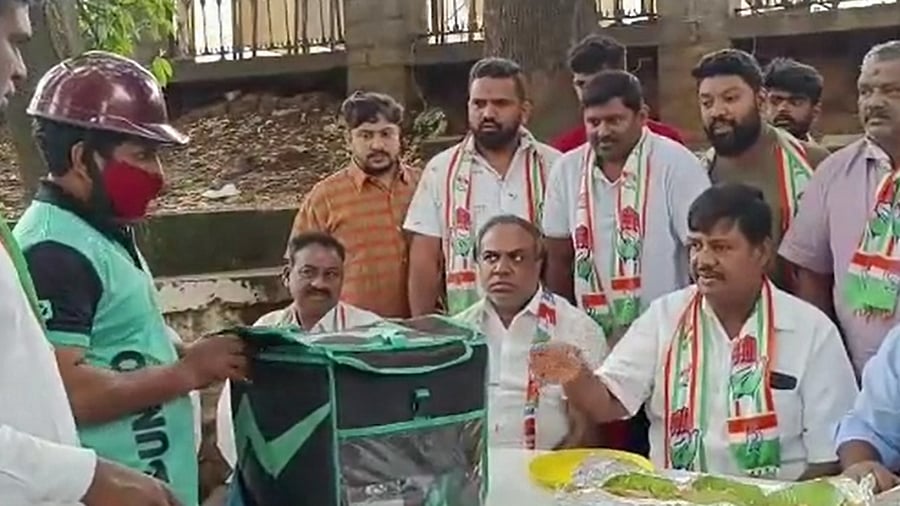 Screengrab of viral video. Credit: Twitter/@Tejaskc1