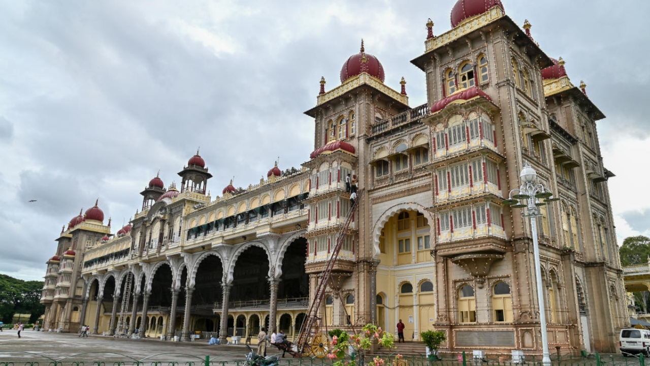 Workers check the electric bulbs that will light up the Mysuru palace during the festivities. Credit: DH Photo