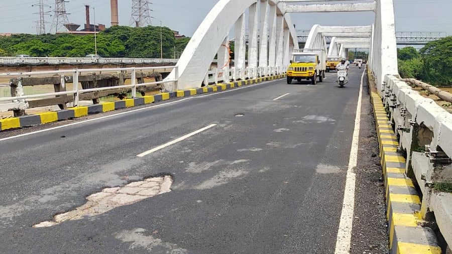 A view of Kuloor bridge. Credit: DH Photo