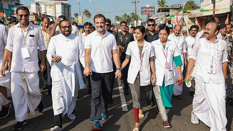 Congress leader Rahul Gandhi and others during the 15th day of party's 'Bharat Jodo Yatra'. Credit: PTI Photo
