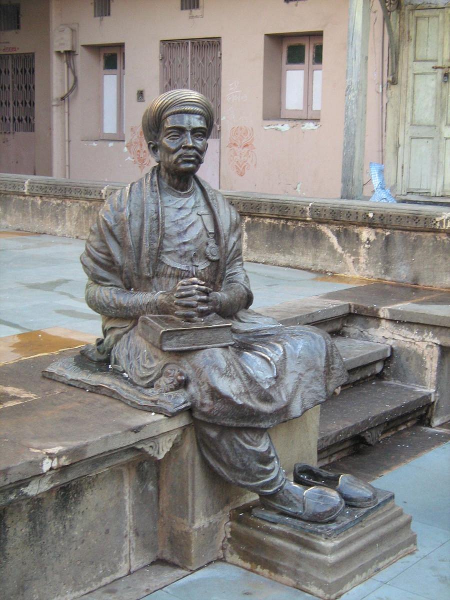 Statue of  Dalpatram at  Lambeshwar  ni Pol,  Ahmedabad.  PHOTO COURTESY  WIKIPEDIA