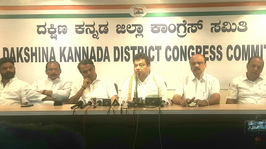 M B Patil addresses a press conference, Monday, September 26, 2022. Credit: DH Photo