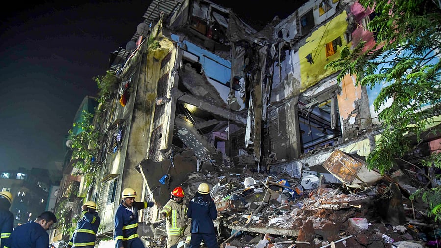 Rescue work underway after a 4-stoery building collapsed at Bonkode Gaon, Navi Mumbai. Credit: PTI Photo