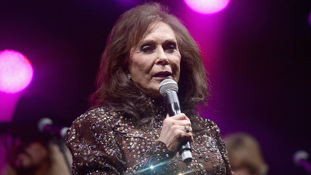 Country music star Loretta Lynn dies at age 90