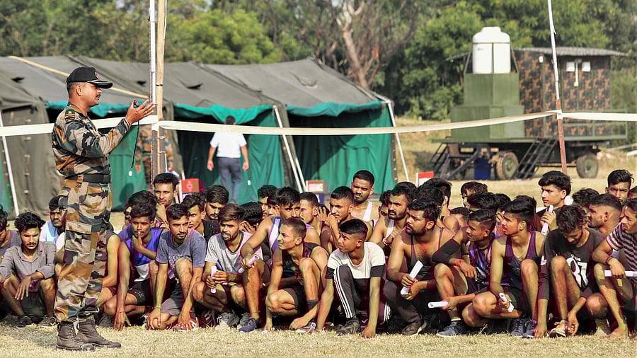 Aspirants during the Agniveer recruitment rally at Sunjuwan Military station in Jammu. Credit: PTI Photo