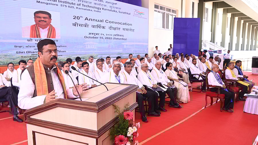 Union Minister for Education, Skill and Entrepreneurship Dharmendra Pradhan delivers 20th annual convocation address at National Institute of Technology Karnataka-Surathkal (NITK) on Saturday. Credit: DH Photo/ Fakruddin H