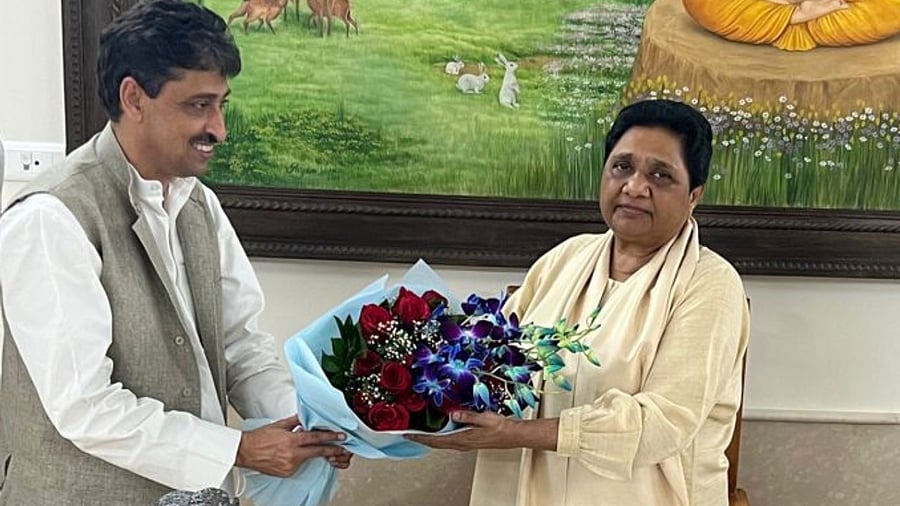 Imran Masood with BSP supremo Mayawati on Wednesday. Credit: @ImranMasood_in/Twitter