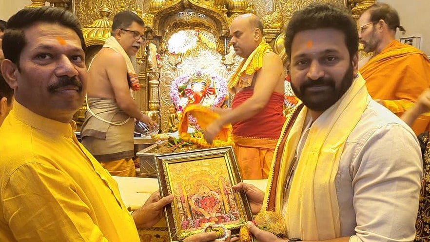 As Rishab Shetty visited the famous Siddhivinayak Temple in Mumbai along with his team. Credit: Twitter/ @shetty_rishab