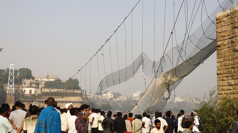 Suspension bridge collapses in Morbi. Credit: PTI Photo