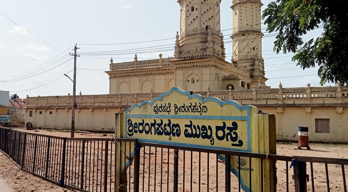 The Bajrang Sene Mandya district unit claimed that the Jamia Masjid was constructed by destroying Moodala Bagilu Anjaneyaswamy temple, and urged the court to direct the authorities concerned to clear the mosque and hand over the land to the Hindus. Credit: DH file photo
