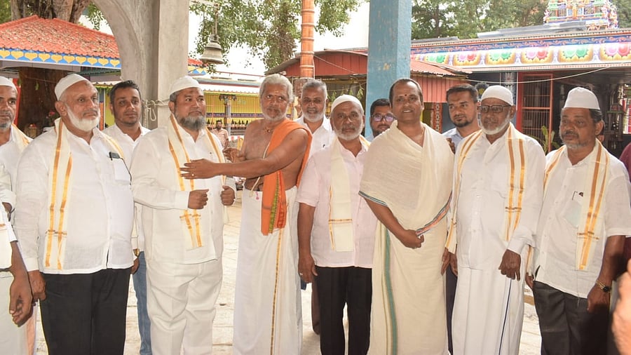 In a brief interaction with the media, Idayathullah, one of the ulemas, appealed to political parties not to “politicize” or “communalize” the blast. Credit: Special Arrangement