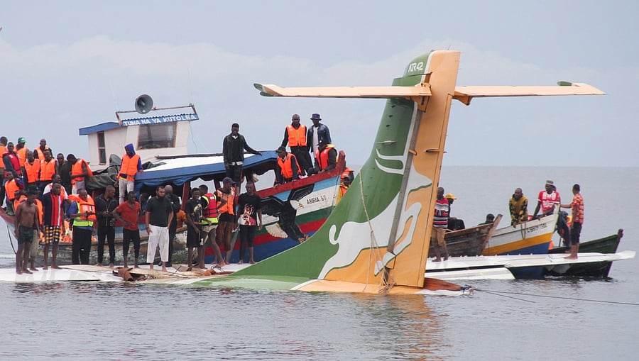 Rescuers attempt to recover the Precision Air passenger plane that crashed into Lake Victoria in Bukoba, Tanzania, November 6, 2022. Credit: Reuters Photo