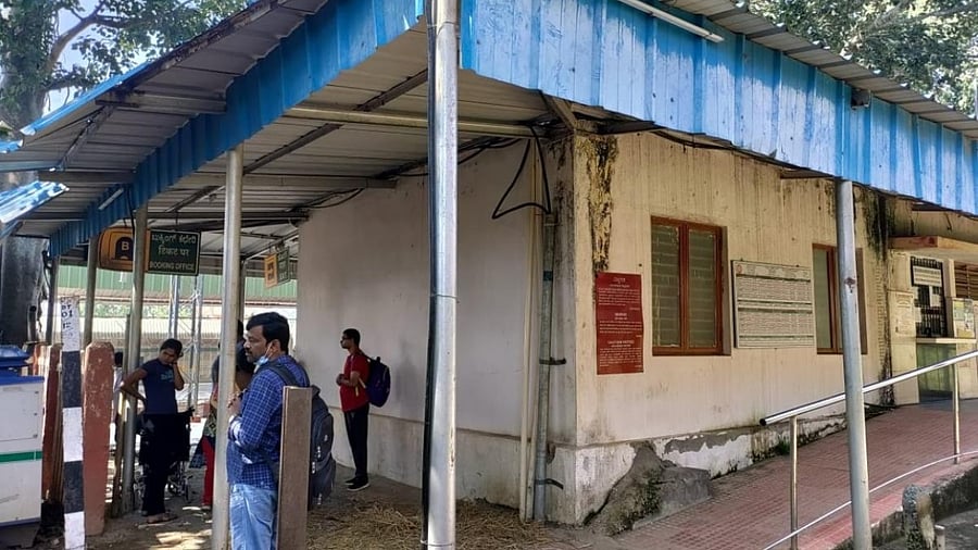 A caretaker looks on as inmates of Snehadhara Foundation wait to enter the Gollahalli railway station. Credit: Special arrangement
