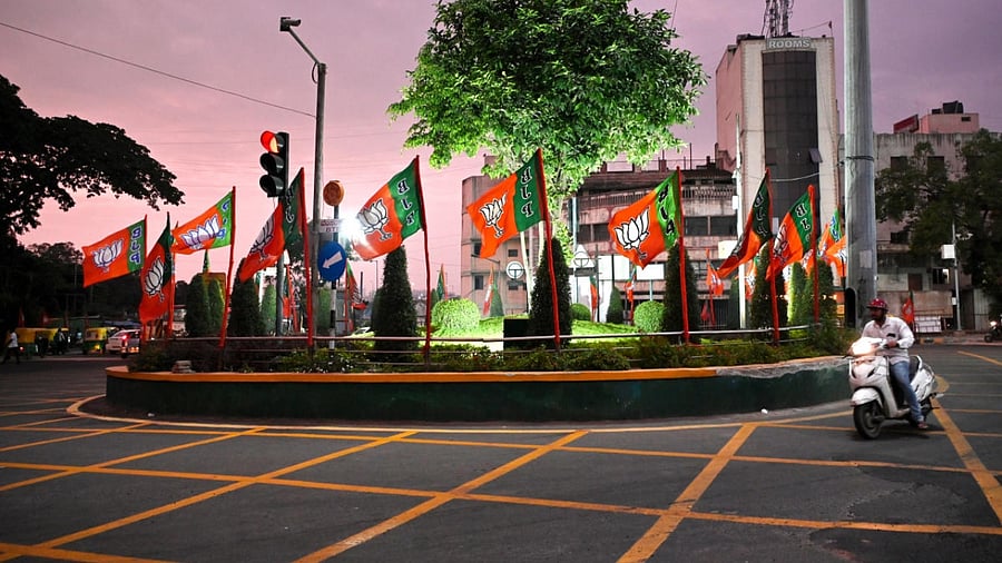 The newly asphalted road near Krantiveera Sangolli Rayanna Circle is decorated with BJP flags on Thursday, ahead of Prime Minister Narendra Modi's visit to Bengaluru on Friday. Credit: DH Photo/Kishor Kumar Bolar