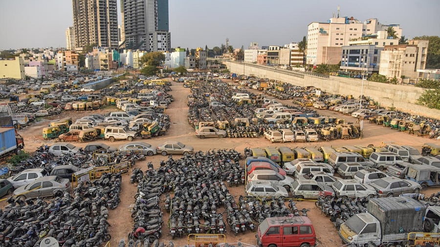 A file photo of seized vehicles at a junk yard in Bengaluru. Credit: DH File Photo