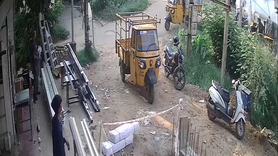 <div class="paragraphs"><p>Smoke rises from the auto (extreme right) after the incident in Mangaluru. </p></div>
