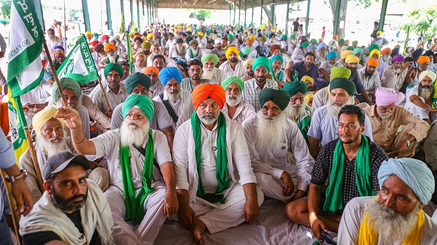 Bhartiya Kisan Union National Spokesperson Rakesh Tikait along with farmers. Credit: PTI File Photo