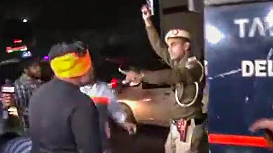  A policemen attempts to stop sword-wielding men trying to attack Aftab Poonawala, accused in Mehrauli murder case, outside Forensic Science Laboratory in New Delhi, Monday, Nov. 28, 2022. Credit: PTI Photo