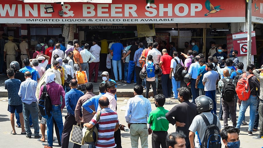 <div class="paragraphs"><p>Crowd in front of a wine shop before dry day.</p></div>