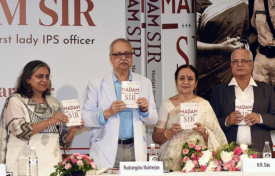 From left, Dr Rukmini Banerji, Prof Rudrangshu Mukherjee, Manjari Jaruhar and N R Das