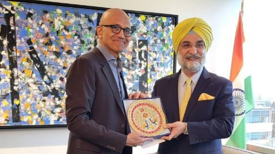 Satya Nadella (L) and Taranjit Singh Sandhu (R). Credit: Twitter/@SandhuTaranjitS