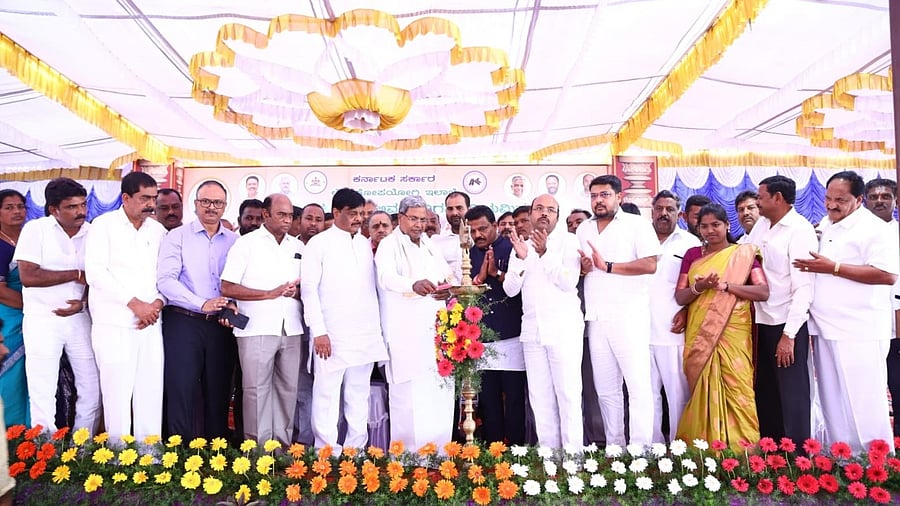 Opposition Leader Siddaramaiah inaugurates an event under Varuna segment in Mysuru district, on Friday. His son and Varuna MLA Dr Yathindra is also seen. Credit: DH Photo