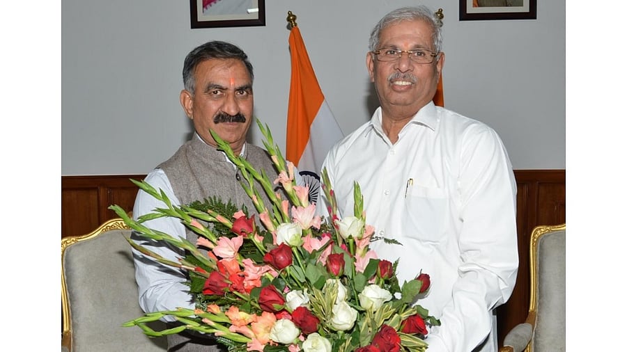 After assuming the charge of Chief Minister, Sukhvinder Singh Sukhu for the first time paid a courtesy call on Governor Rajendra Vishwanath Arlekar at the Raj Bhavan. Credit: IANS Photo