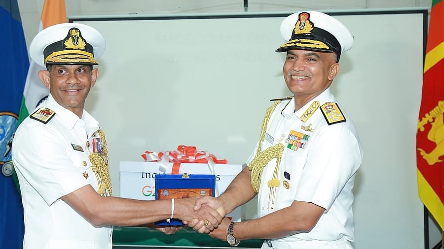 The CNS visited SriLanka Navy Ship SLNS Sindurala and Naval facilities at Colombo Port. Credit: Twitter/@indiannavy