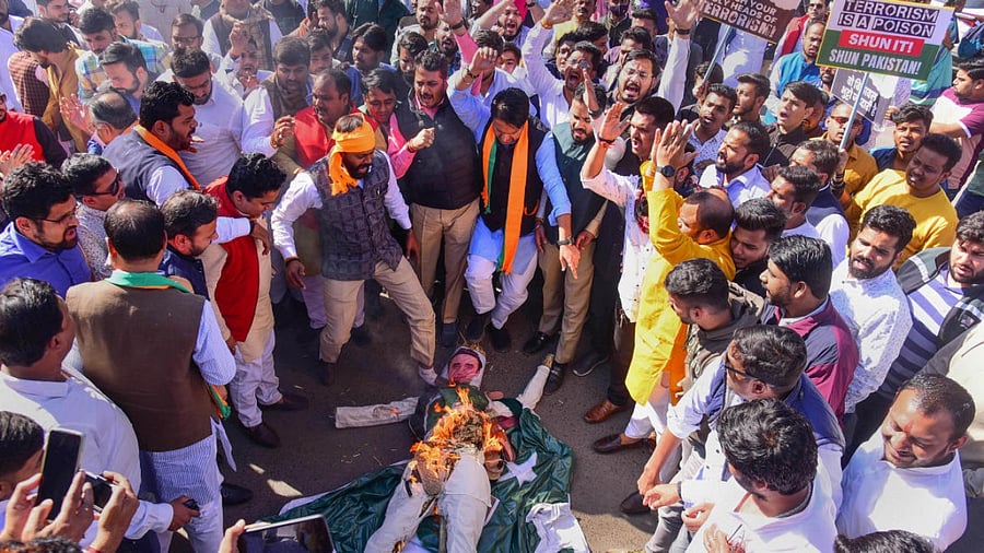 BJP workers protest over Pakistan's Bilawal Bhutto Zardari's remarks against Prime Minister Narendra Modi, in Jabalpur. Credit: PTI Photo