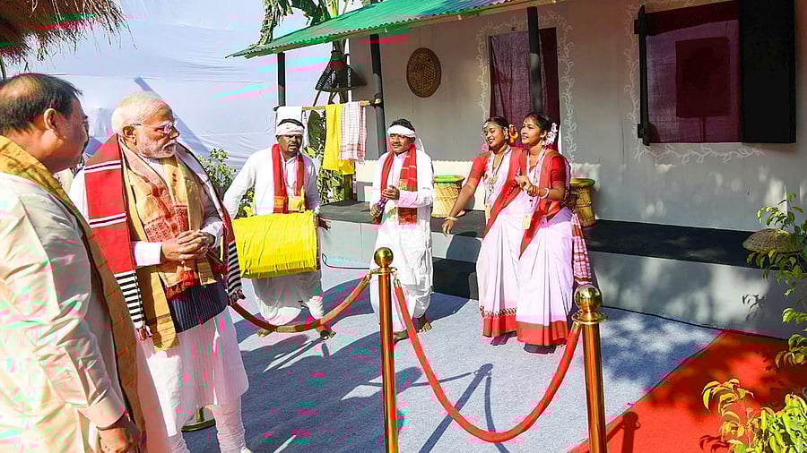 Prime Minister Narendra Modi with Assam Chief Minister Himanta Biswa Sarma during the closing ceremony of the year-long celebrations of the 400th birth anniversary of Lachit Barphukan, in New Delhi, Friday, Nov. 25, 2022. Credit: PTI Photo