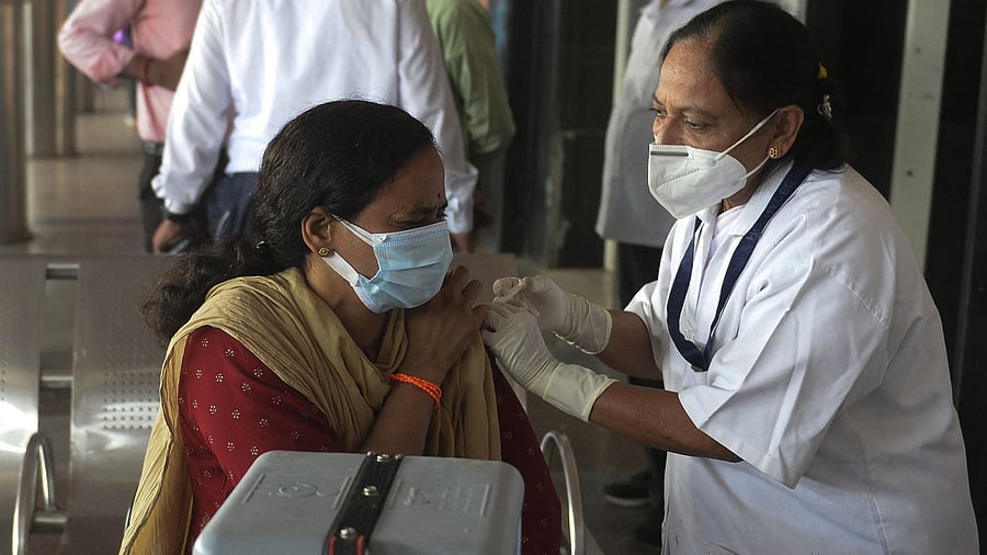Pooanwalla said the SII stopped producing the vaccine in December 2021. Of the total stock available at that time, about 100 million doses had already expired, he had said. Credit: AFP Photo