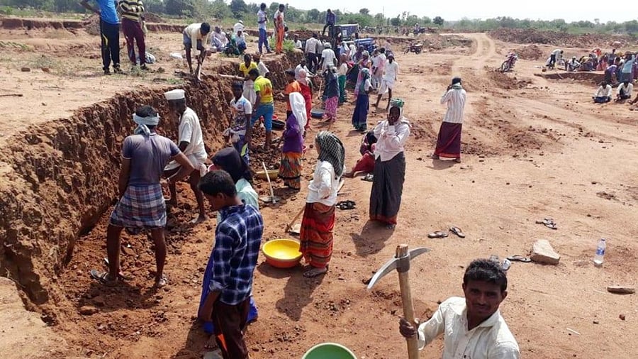 Since 2010, ombudsmen under the MGNREGS flagged frauds worth Rs 24 crore and the recovery is Rs 8.2 crore. Credit: DH File Photo