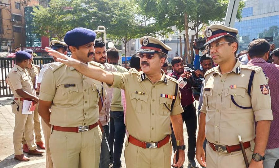 Police chief conducting inspections. Credit: DH Photo