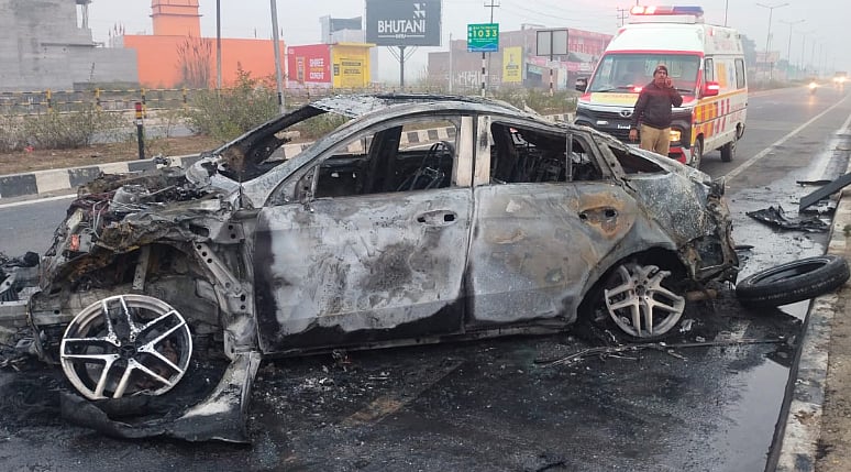 Crashed vehicle of Rishabh Pant. Credit: Twitter/@ANI