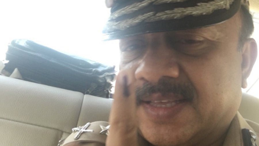 Bharti is a 1994-batch Maharashtra-cadre officer. Credit: Twitter/@DevenBhartiIPS