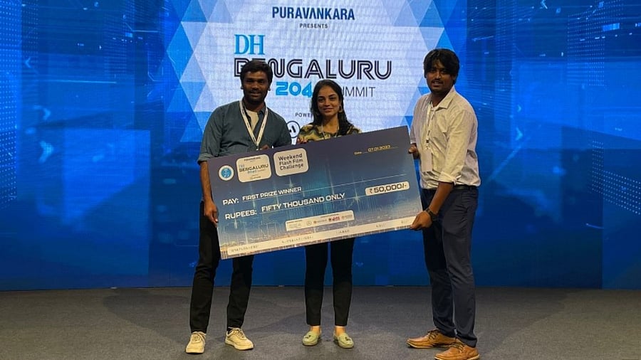 The winning team of 'Ithyartha...? (To resolve)', directed by independent filmmaker Naveen Kempanhalli, received a cash price of Rs 50,000. Credit: DH Photo