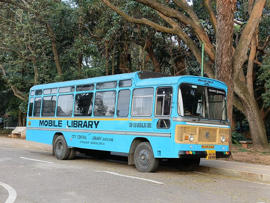 Two buses, stocked with books across genres and languages, visit four locations from Tuesday to Saturday