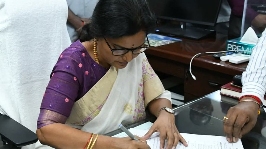 Senior IAS officer A Santhi Kumari. Credit: Twitter/@DigitalMediaTS