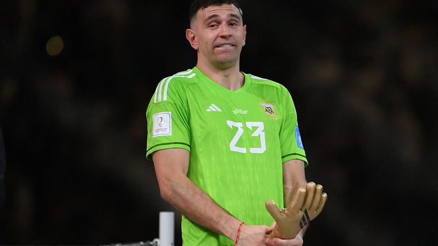 Emiliano Martinez displays the Golden Glove award during the Qatar 2022 World Cup trophy ceremony. Credit: AFP Photo