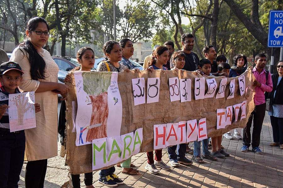 The tech capital is plagued with a host of issues from bad roads to floods and the massacring of trees to the absence of an elected council, the voice of dissent is largely and visibly missing. Credit: DH File Photo