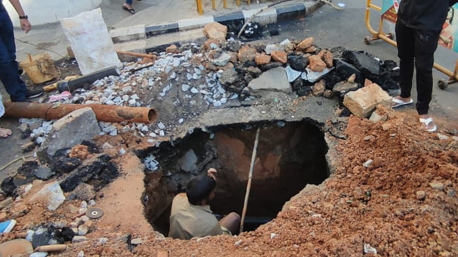 Road caved in at Mahalakshmi layout main road, near Metro station, in Bengaluru in Tuesday. Credit: DH Photo/ B H Shivakumar