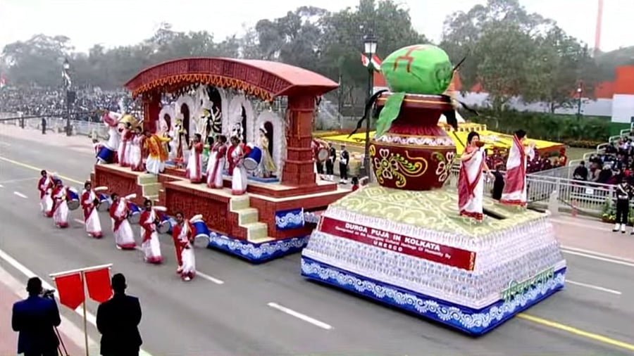 Bnegal tableau at Republic Day. Credit: Twitter/AkashvaniAIR