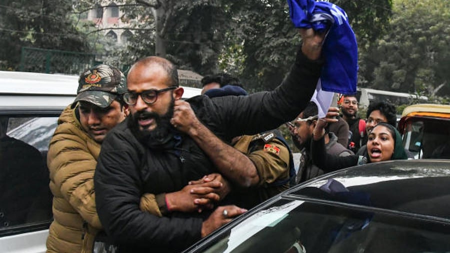 Cops detaining protestors at Jamia. Credit: PTI Photo
