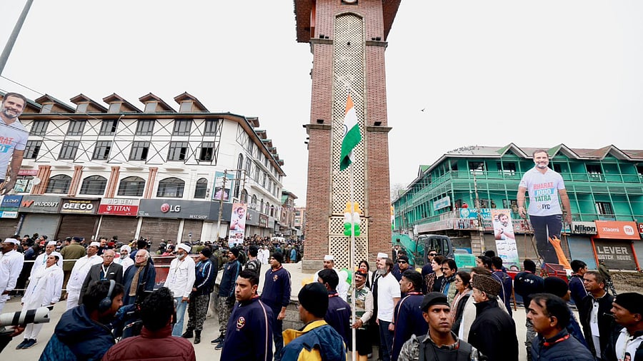 Rahul Gandhi unfurling national flag at Lal Chowk. Credit: Congress