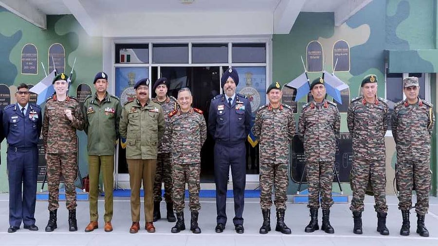 The Chief of Defence Staff visited forward areas and hinterland formations in Kashmir. Credit: Twitter/@SpokespersonMoD