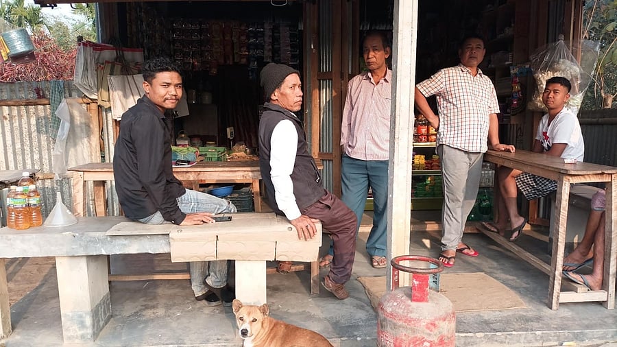 Tribal voters at Ramnathpara in Khumulwng. Credit: DH Photo/Sumir Karmakar