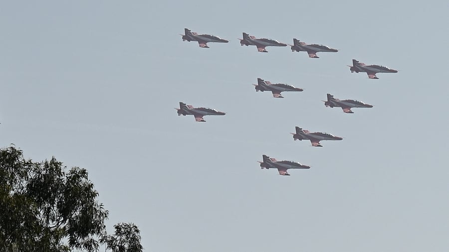 Surya Kiran aircraft participated in rehearsal for Air Show in Aero India-2023 at Air Force Station, Yalahanka, in Bengaluru on Thursday, February 9, 2023. Credit: DH Photo