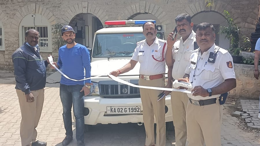 About 42,710 cases were cleared by violators who paid Rs 1,09,83,500 via Bangalore One and 365 cases of traffic violations were cleared at the Traffic Management Centre on Infantry Road, raking in Rs 85,450. Credit: DH Photo